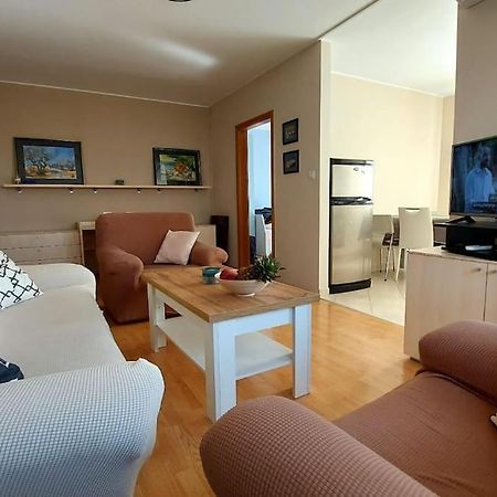 Apartman Ana Pula - Calm, Free Parking, Close To Center Exteriér fotografie