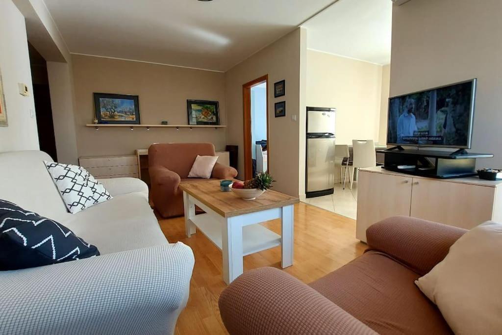 Apartman Ana Pula - Calm, Free Parking, Close To Center Exteriér fotografie