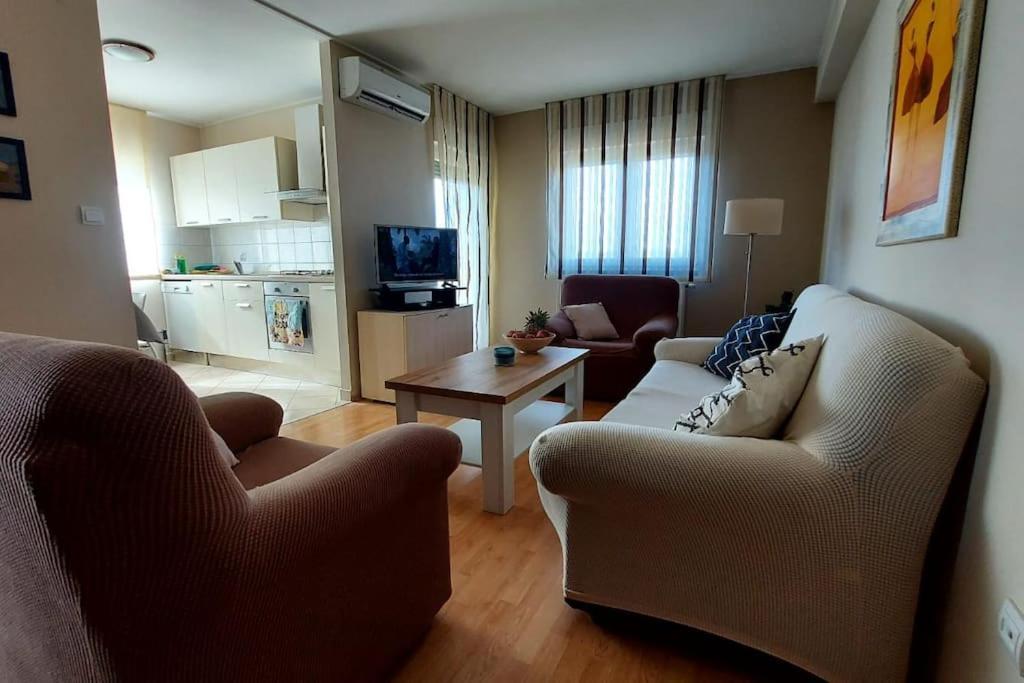 Apartman Ana Pula - Calm, Free Parking, Close To Center Exteriér fotografie