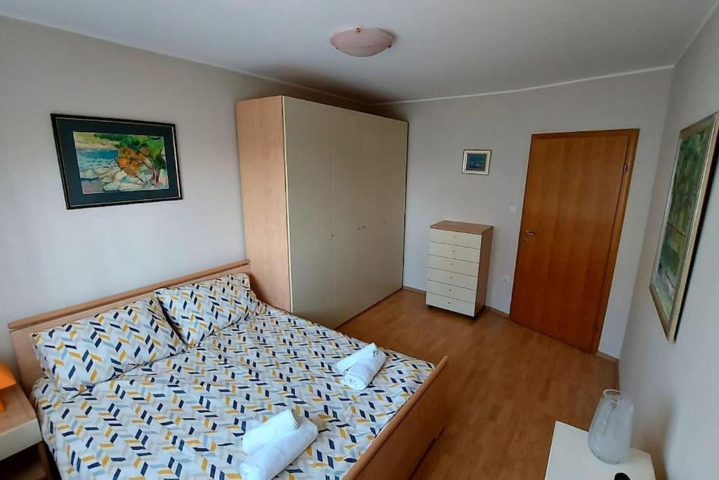 Apartman Ana Pula - Calm, Free Parking, Close To Center Exteriér fotografie